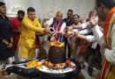 राजनाथ ने लखनऊ में नामांकन से पहले की हनुमान सेतु मंदिर में पूजा, इधर- अमेठी में जुलूस निकालने की तैयारी
