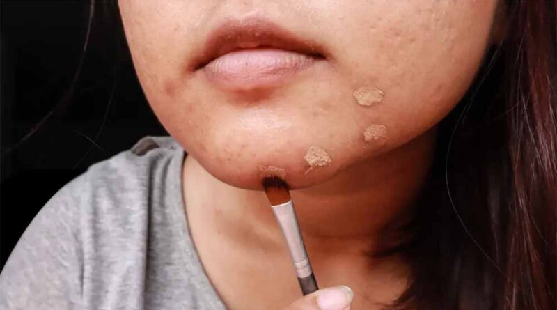 दाग-धब्बों और एक्ने छिपाने के लिए सही करेक्टर का करे चुनाव