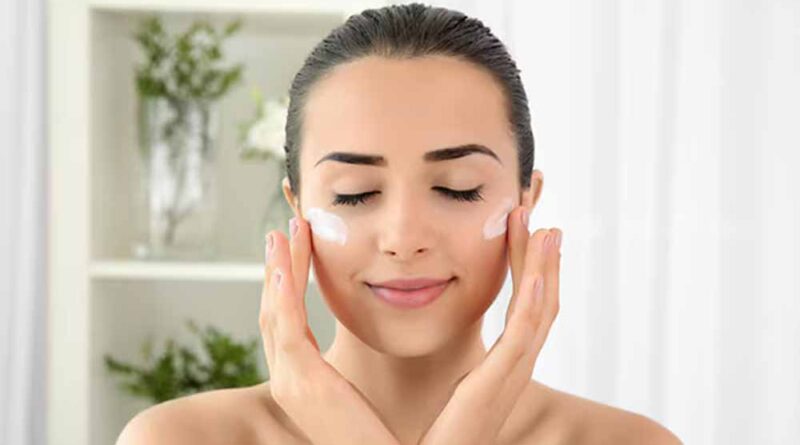 स्किन केयर प्रॉडक्ट लगाने का भी होता है अपना एक तरीका