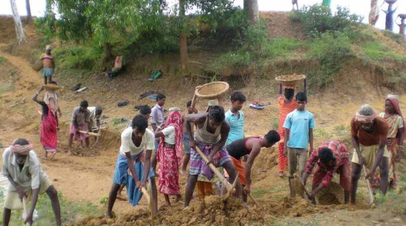 मनरेगा के श्रमिकों को अब मिलेगी 261 रुपए मजदूरी