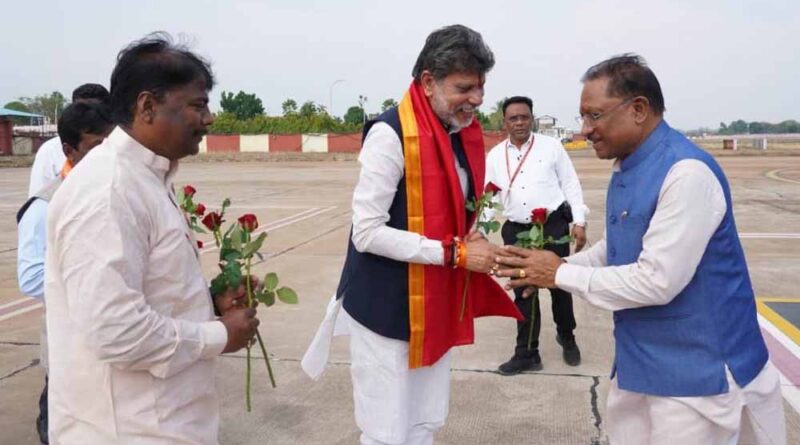 मुख्यमंत्री  साय का मां दंतेश्वरी एयरपोर्ट पर आत्मीय स्वागत