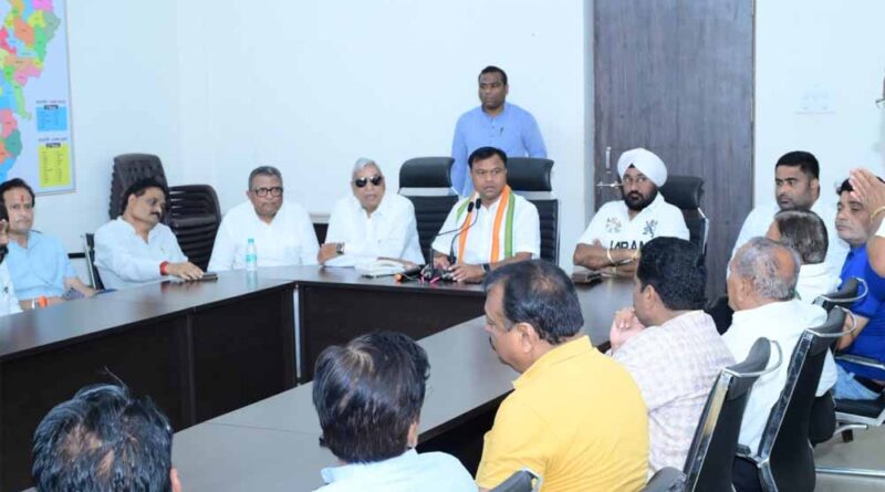 पीसीसी चीफ दीपक बैज ने वरिष्ठ नेताओं और ब्लॉक अध्यक्षों के साथ की बैठक, घेरेंगे मुख्यमंत्री निवास