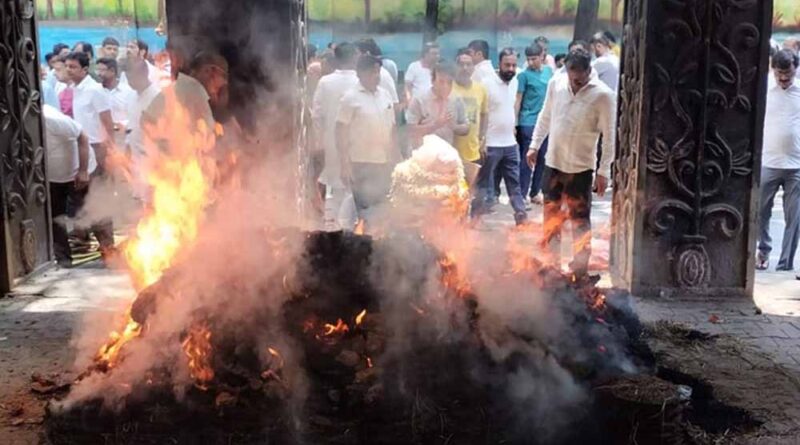 आतंकी हमले में मारे गए दिनेश मिरनिया का हुआ अंतिम संस्कार