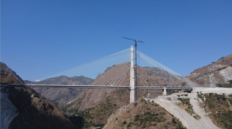 पहाड़ों के बीच प्रगति का सेतु ‘अंजी खड्ड’