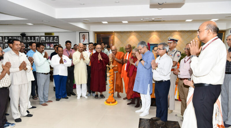 रेल मंत्री अश्विनी वैष्णव ने भारत रत्न बाबासाहेब डॉ. भीमराव अंबेडकर को जयंती पर दी श्रद्धांजलि