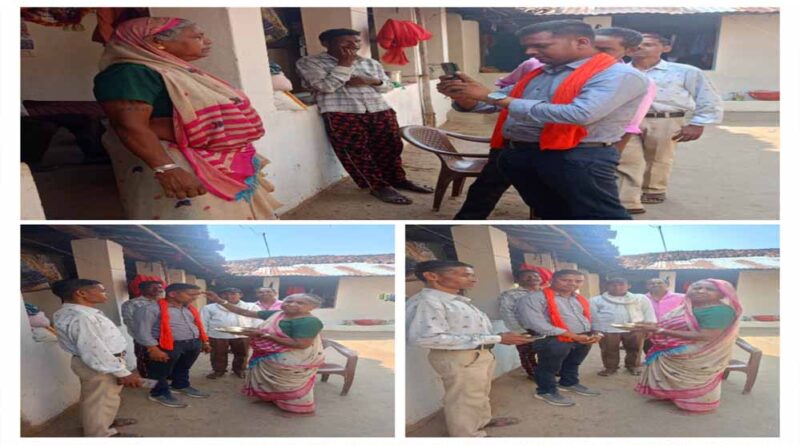 डोंगरगढ़ : जनपद पंचायत सभापति उमेश साहू ने ग्राम पिपरिया में राजबाई कँवर के कच्चे आवास प्लस 2.0 में शामिल करने किया सर्वेक्षण