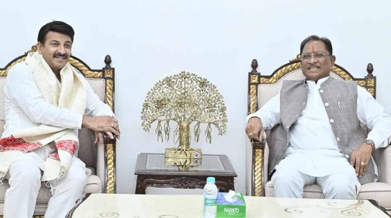 मुख्यमंत्री विष्णु देव साय से सांसद मनोज तिवारी ने की सौजन्य भेंट