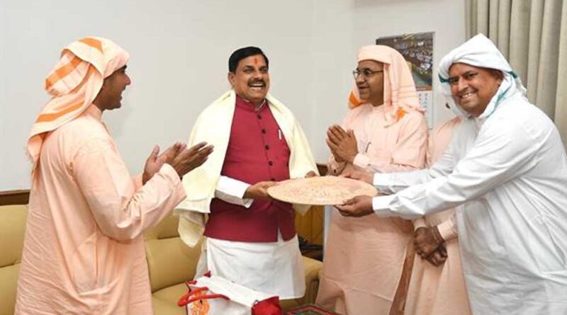 मुख्यमंत्री डॉ. यादव से मिले आनंदपुर धाम के पदाधिकारी