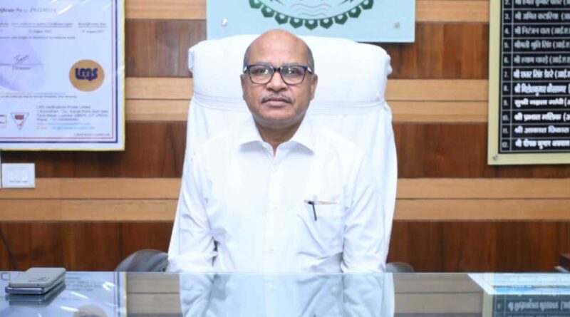 कलेक्टर उइके ने मत्स्य एवं पशुधन विकास विभाग द्वारा संचालित योजनाओं से लाभान्वित हिग्राहियों से की चर्चा