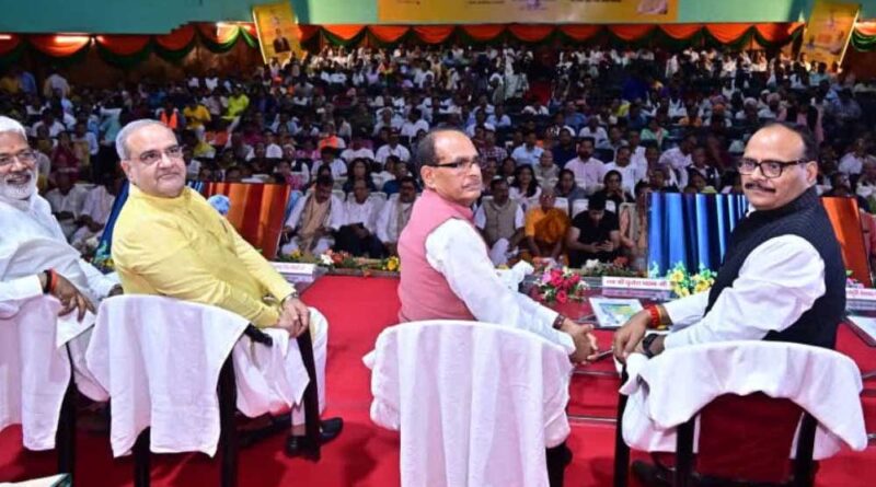 केंद्रीय कृषि मंत्री ने एक राष्ट्र-एक चुनाव पर रखे विचार, उप मुख्यमंत्री ब्रजेश पाठक ने किया स्वागत