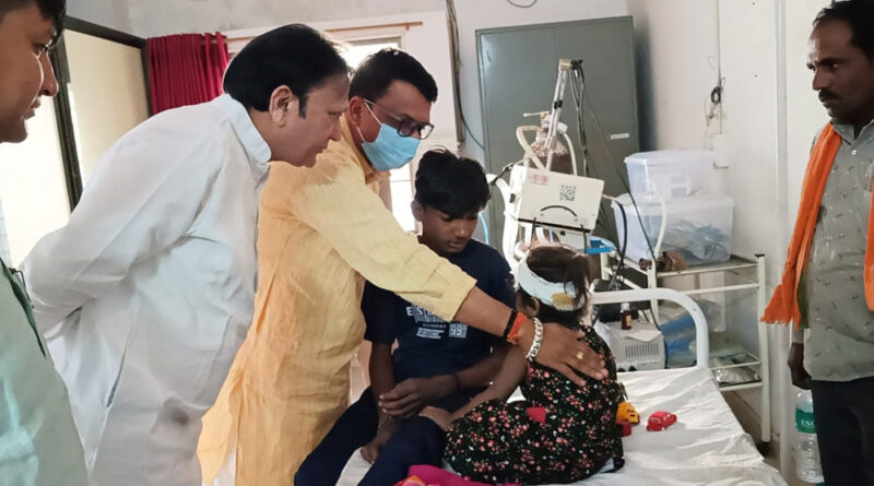 मंत्री चौहान ने बनासकांठा पहुंच कर घायल श्रमिकों का हाल जाना, बंधाया ढांढस