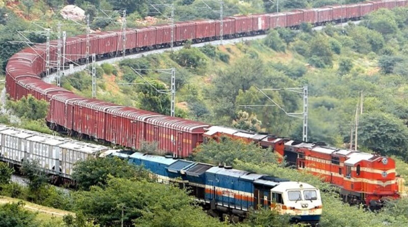 भारतीय रेलवे ने पिछले वर्ष की तुलना में सभी वस्तुओं में 1.68% की वृद्धिशील लोडिंग दर्ज की, घरेलू कंटेनर की लोडिंग में 19.72% की मज़बूत वृद्धि