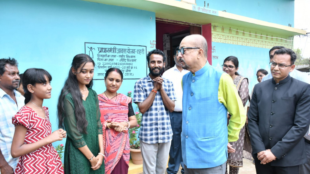 राज्यपाल को पहली बार अपने क्षेत्र में देखकर अभिभूत हुए ग्रामीण