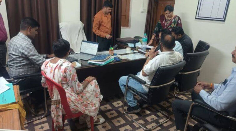 राजगढ़ में लोकायुक्त टीम ने मत्स्य महासंघ के कर्मचारी को एक लाख रुपये की रिश्वत लेते हुए रंगे हाथों पकड़ा