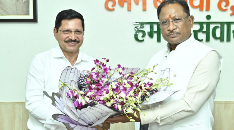 रायपुर : मुख्यमंत्री विष्णु देव साय से एसईसीएल के नवनियुक्त सीएमडी हरीश दुहन ने की सौजन्य भेंट