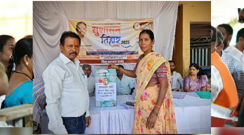 ग्रामीण एवं नगरीय क्षेत्र के नागरिक पंचायतों और नगरीय निकायों में जाकर दे रहे है आवेदन