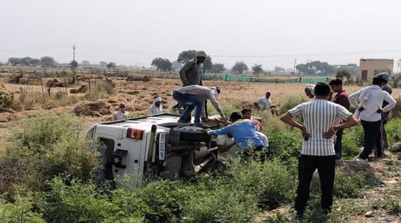 मुरैना में बुजुर्ग को बचाने में भिंड डिप्टी कलेक्टर का वाहन पलटा, हादसे में 3 घायल, उपचार के लिए ग्वालियर भेजा