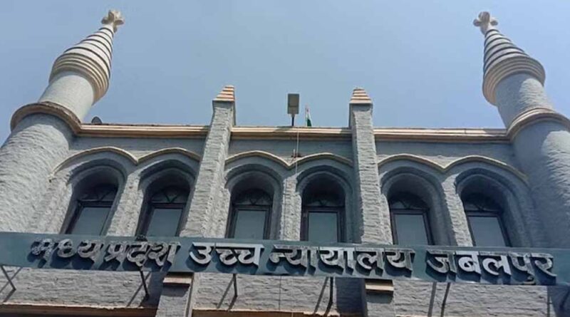 गांधी मेडिकल कॉलेज में लैब असिस्टेंट और तकनीशियन पदों पर हुई नियुक्तियों को चुनौती देते हुए हाईकोर्ट में जनहित याचिका दायर की