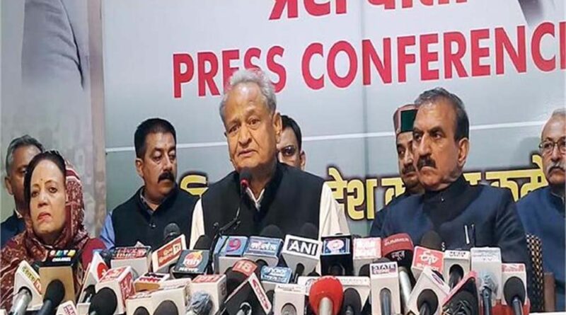 गांधी परिवार के खिलाफ षड्यंत्र रच रही केंद्र सरकार: अशोक गहलोत