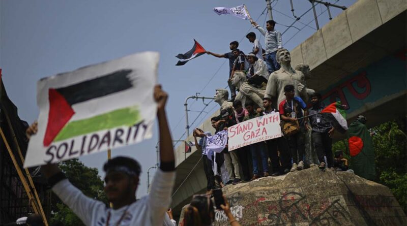 बांग्लादेश की राजधानी ढाका समेत विभिन्न शहरों में गाजा के समर्थन में विरोध प्रदर्शन, मचाया तांडव