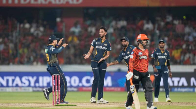 हैदराबाद के गिरे तीन विकेट, प्रसिद्ध ने ईशान किशन को दिखाई पवेलियन की राह