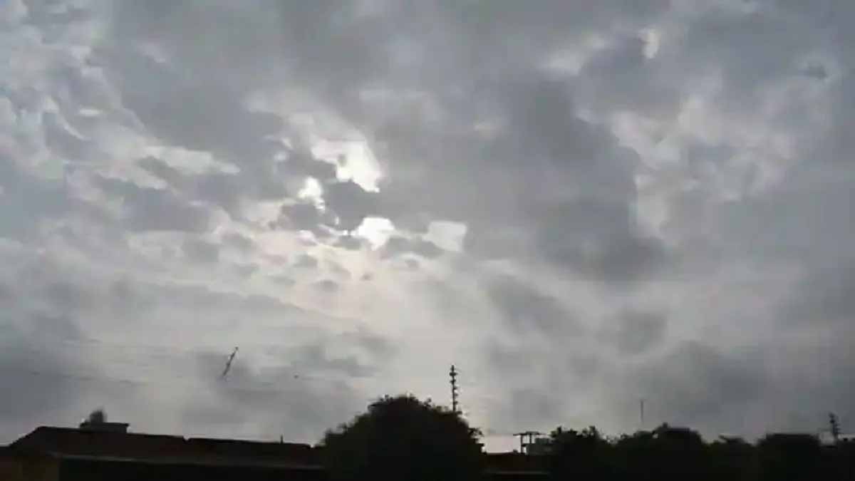 छत्तीसगढ़ में चिलचिलाती गर्मी के बीच राहत, तेज हवाओं के साथ होगी बारिश की संभावना छत्तीसगढ़ में चिलचिलाती गर्मी के बीच राहत, तेज हवाओं के साथ होगी बारिश की संभावना