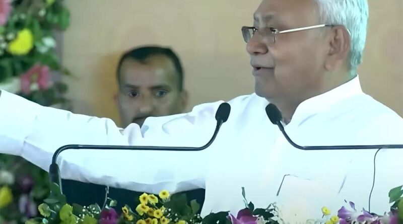 नीतीश ने पहली बार खुले मंच से भाजपा और जदयू के गठबंधन को तोड़ने के लिए किसी नेता को जिम्मेदार ठहराया