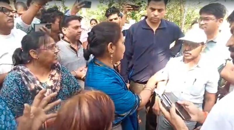 खंडवा में जलसंकट, राजमार्ग पर पानी के लिए लोगों ने लगाया जाम, पानी के लिए प्रदर्शन