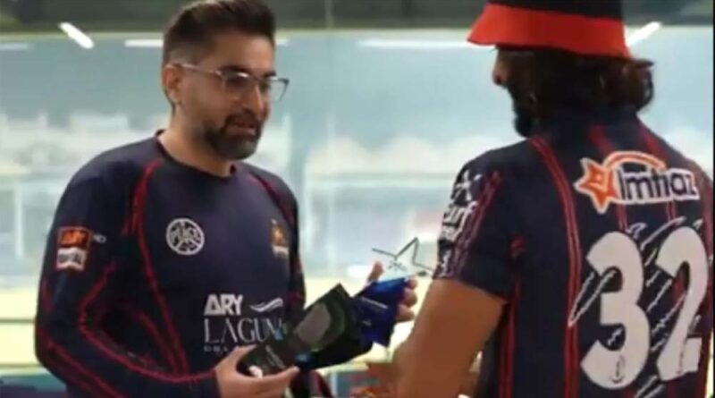 पाकिस्तान सुपर लीग 2025 का सीजन बहुत मजेदार होता जा रहा है, हेयर ड्रायर के बाद खिलाड़ी को मिला ट्रिमर