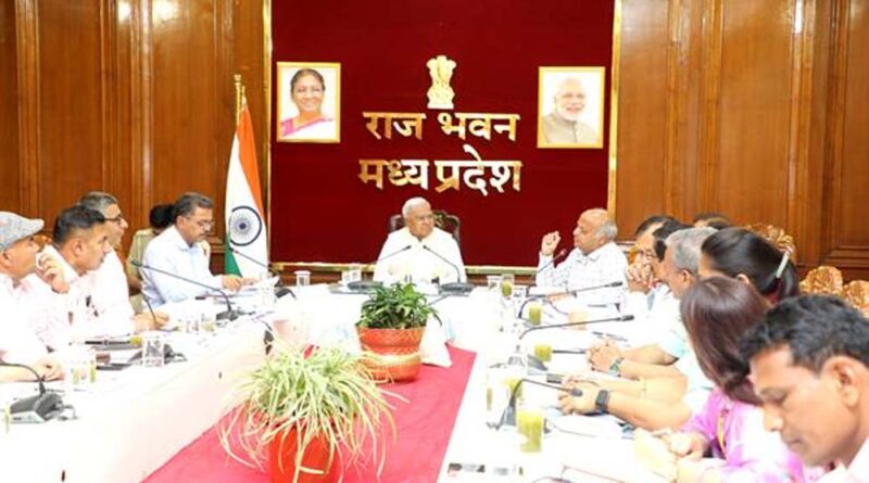 राज्यपाल द्वारा वन एवं जनजातीय कार्य विभाग की योजनाओं की समीक्षा