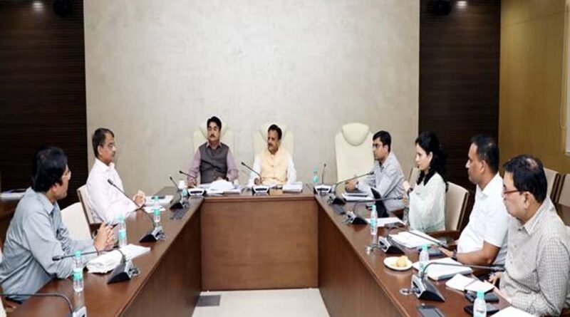 उप स्वास्थ्य केंद्रों और सामुदायिक स्वास्थ्य केंद्रों में टेलीमेडिसिन सेवाओं का किया जाए प्रभावी उपयोग: उप मुख्यमंत्री शुक्ल