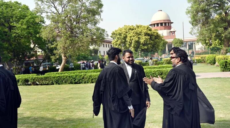 सुप्रीम कोर्ट ने एक याचिका के जरिए मांगी गई राहत को लेकर कड़ी नाराजगी जताई, वकील पर लगा दिया 5 लाख का जुर्माना