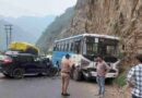 ऋषिकेश में रोडवेज बस और यात्रियों की कार की हुई भिड़ंत, कई लोग घायल