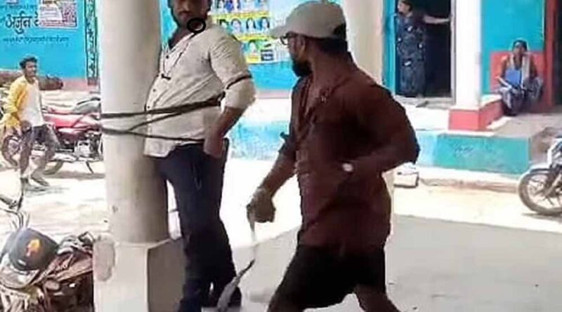 बलौदाबाजार में खनन माफियाओं की हैवानियत, युवक को खंभे से बांधकर बेरहमी से पीटा