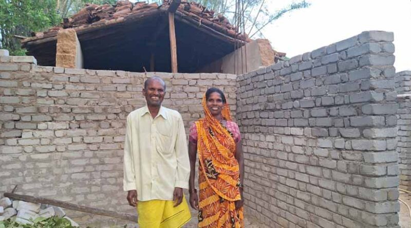 कच्चे मकानों की दीवार ही नहीं टूटी..मुसीबते भी टूट कर खुशियों को कर रही पक्का