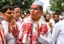 गौरव गोगोई के स्वागत समारोह में अफरा-तफरी की स्थिति बन गई, लकड़ी का मंच गिर सकता है