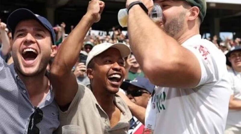 WTC फाइनल जीतने के बाद जब खिलाड़ी जश्न मना रहे थे तब एडेन मार्करम ने मैदान पर फैन संग पी बीयर