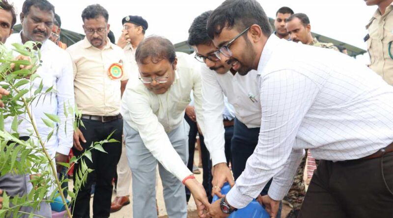 सक्ती जिले में सामूहिक पौधरोपण महाअभियान का हुआ आयोजन