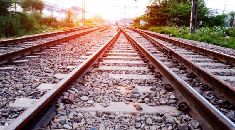 मुंबई में बड़ा रेल हादसा टला: पटरी में दरार से मचा हड़कंप, सेंट्रल लाइन पर आवागमन प्रभावित