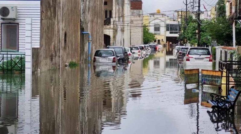 अंबिकापुर में 12 घंटे मूसलाधार बारिश, रिकॉर्ड 172 मिमी बारिश से लोग बेहाल