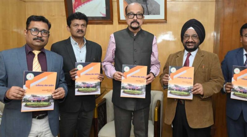 राज्यपाल डेका को लोकायुक्त ने सौंपा वार्षिक प्रतिवेदन