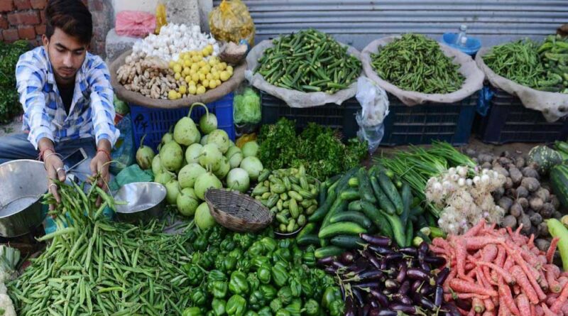 खाने के दामों ने दी राहत… 6 साल में सबसे कम महंगाई, ये चीजें हुईं सस्ती