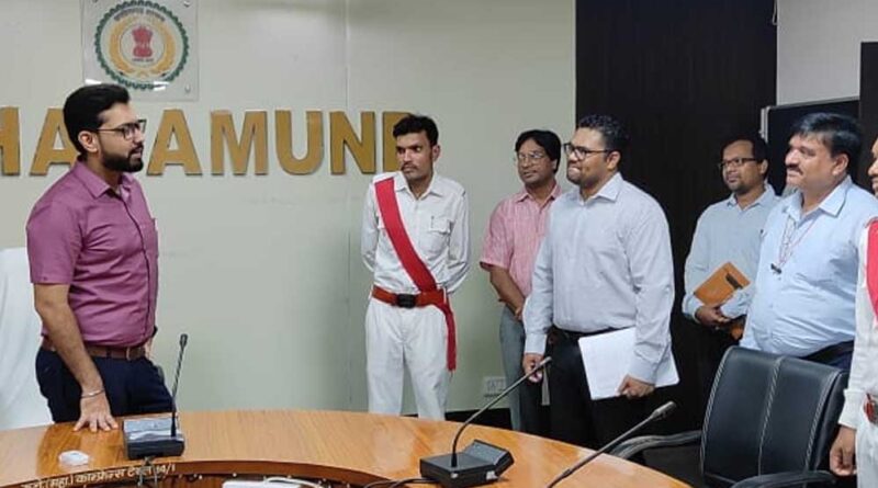 महासमुंद : समय सीमा बैठक में कलेक्टर ने दिए महत्वपूर्ण निर्देश, विकास कार्यों में गति लाने पर जोर