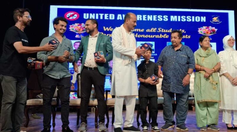 गुडिया लौट आओ  नाटक की भव्य प्रस्तुति