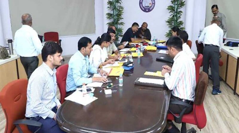 सरकारी नौकरी पाने की खुशी चेहरों पर झलकी