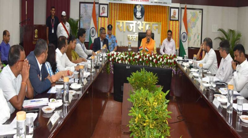 केवल रिपोर्ट पर निर्भर न रहें, निचले स्तर पर जाकर योजनाओें का क्रियान्वयन देखें-डेका