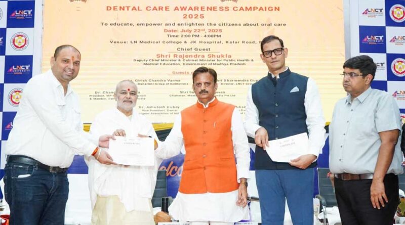 जंगल में शेर को तख्ती लगाकर चलते नही देखा