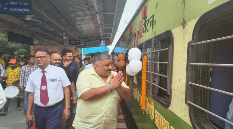 रायपुर : रामलला दर्शन योजना के तहत सरगुजा संभाग से 850 श्रद्धालओं का जत्था अयोध्या धाम रवाना