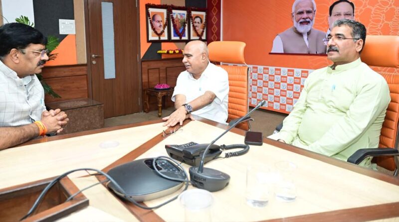 सीएम हाउस में पहली ग्रुप मीटिंग: खंडेलवाल का सख्त संदेश – ‘कोई नेता नहीं, संगठन ने बनाया जिलाध्यक्ष’