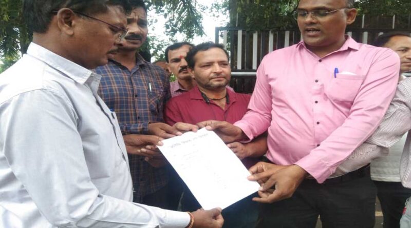 अतिथि शिक्षकों ने मुख्यमंत्री के नाम तहसीलदार को सोपा ज्ञापन‌‌